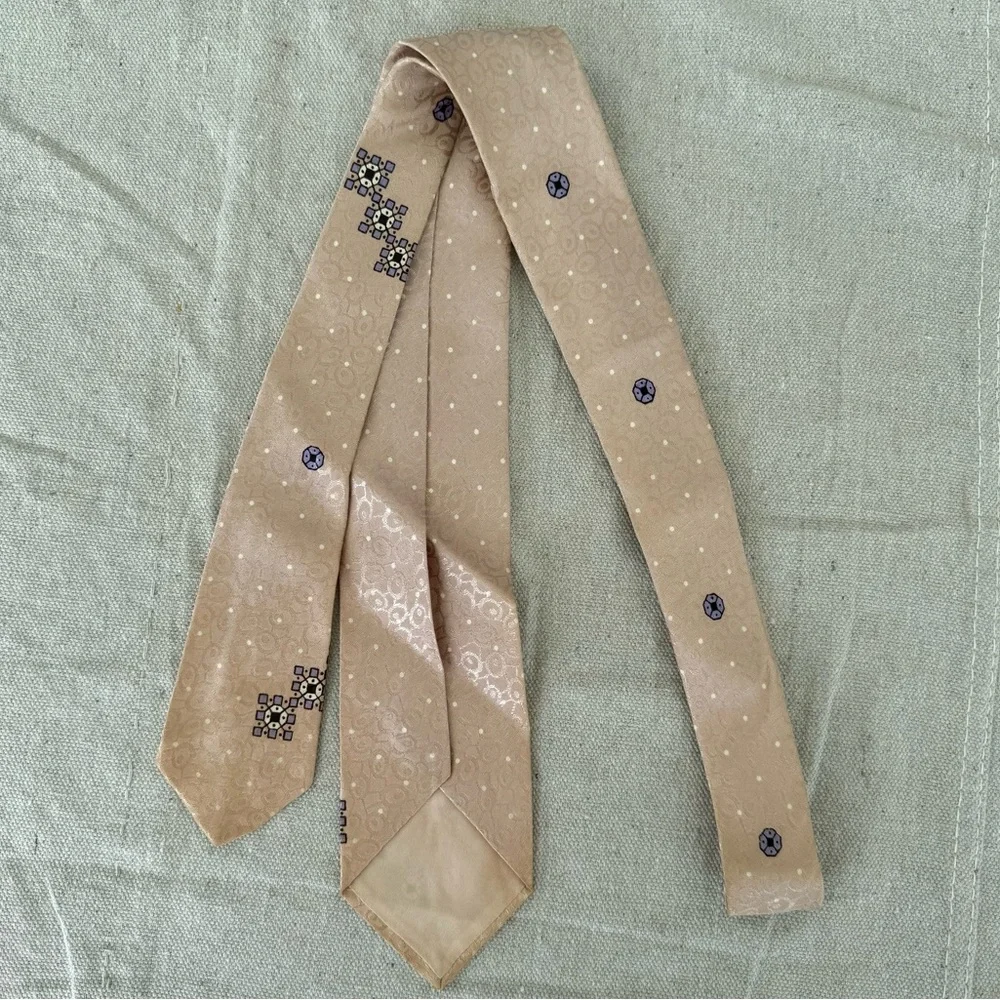 Vintage Wilson Brothers Yellowstone Blush Pink Geometric Print Neck Tie